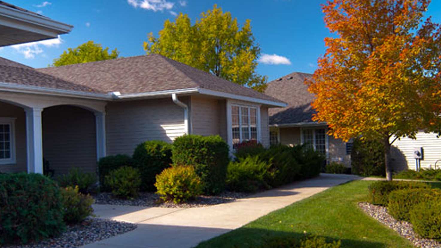 Exterior view of Emerald Crest Burnsville, a memory care community in Burnsville, Minnesota, offering personalized support for older adults with Alzheimer's and dementia.