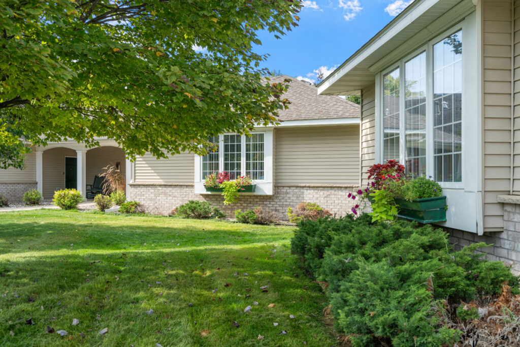 shakopee-community-exterior-emc-0826